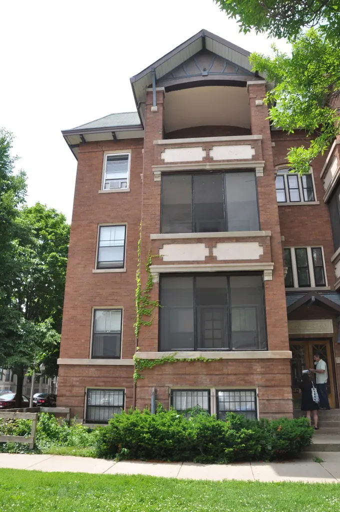3702 North Fremont Street Chicago IL 60613
