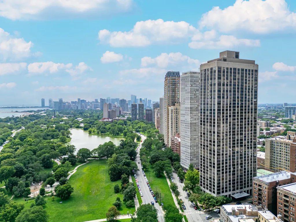 2650 North Lakeview Avenue Chicago IL 60614