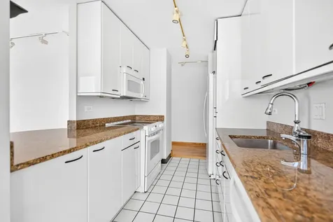 2650 North Lakeview Avenue Chicago IL 60614