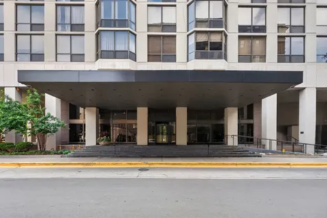 2650 North Lakeview Avenue Chicago IL 60614