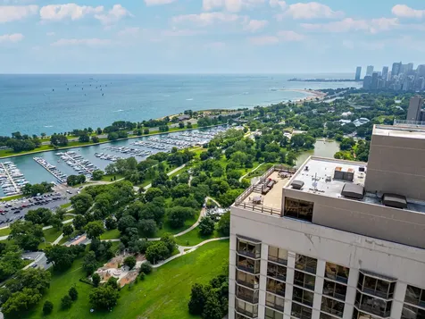 2650 North Lakeview Avenue Chicago IL 60614