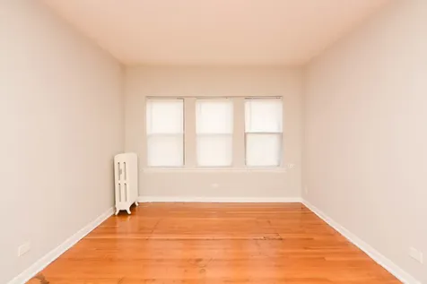 5736 North Winthrop Avenue Chicago IL 60660