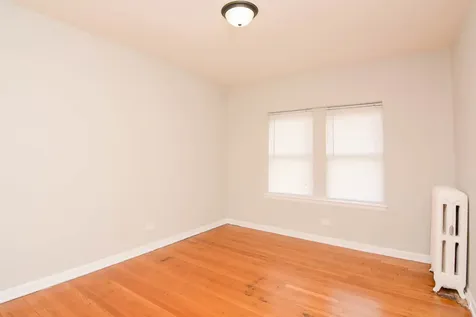 5736 North Winthrop Avenue Chicago IL 60660