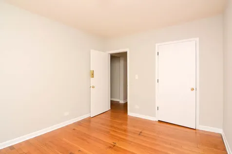 5736 North Winthrop Avenue Chicago IL 60660