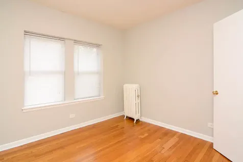 5736 North Winthrop Avenue Chicago IL 60660
