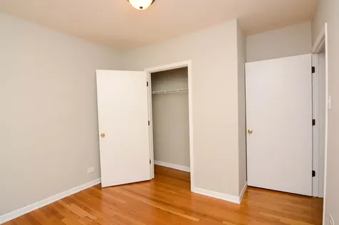 5736 North Winthrop Avenue Chicago IL 60660