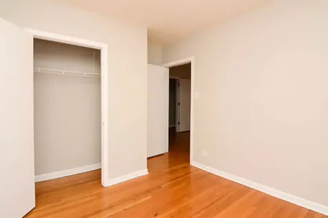 5736 North Winthrop Avenue Chicago IL 60660