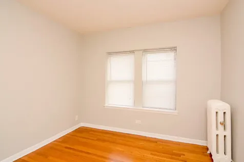 5736 North Winthrop Avenue Chicago IL 60660