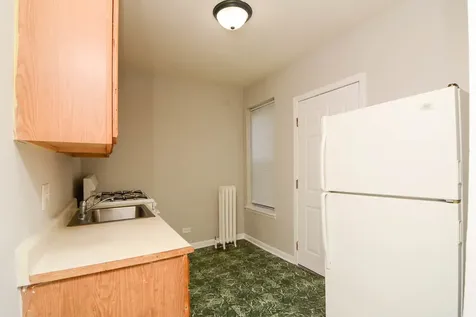 5736 North Winthrop Avenue Chicago IL 60660