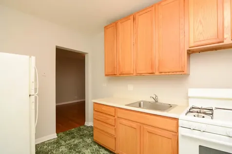 5736 North Winthrop Avenue Chicago IL 60660