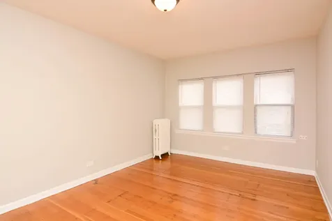 5736 North Winthrop Avenue Chicago IL 60660