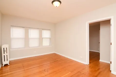 5736 North Winthrop Avenue Chicago IL 60660
