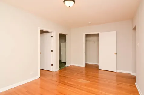 5736 North Winthrop Avenue Chicago IL 60660