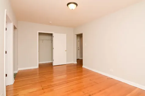 5736 North Winthrop Avenue Chicago IL 60660