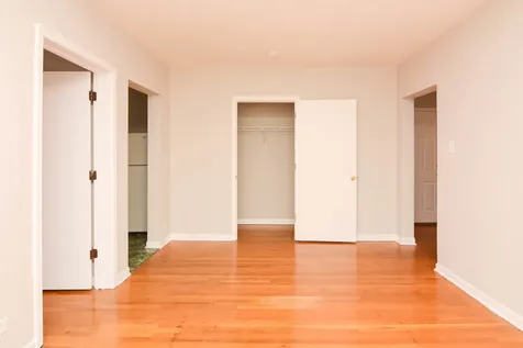 5736 North Winthrop Avenue Chicago IL 60660