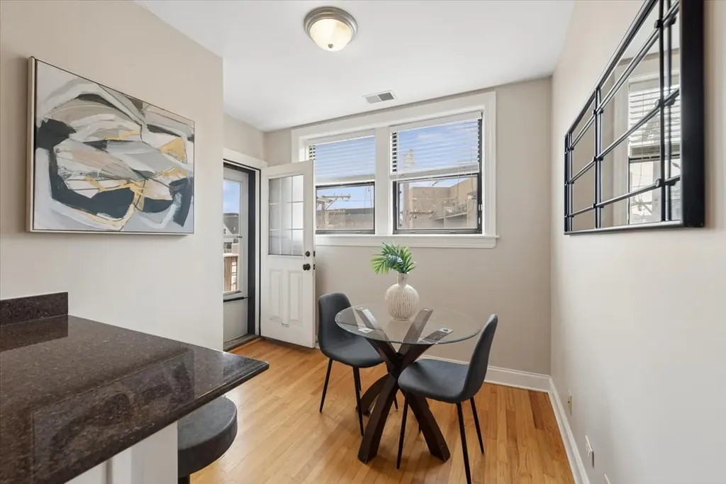 1153 West Grace Street Chicago IL 60613