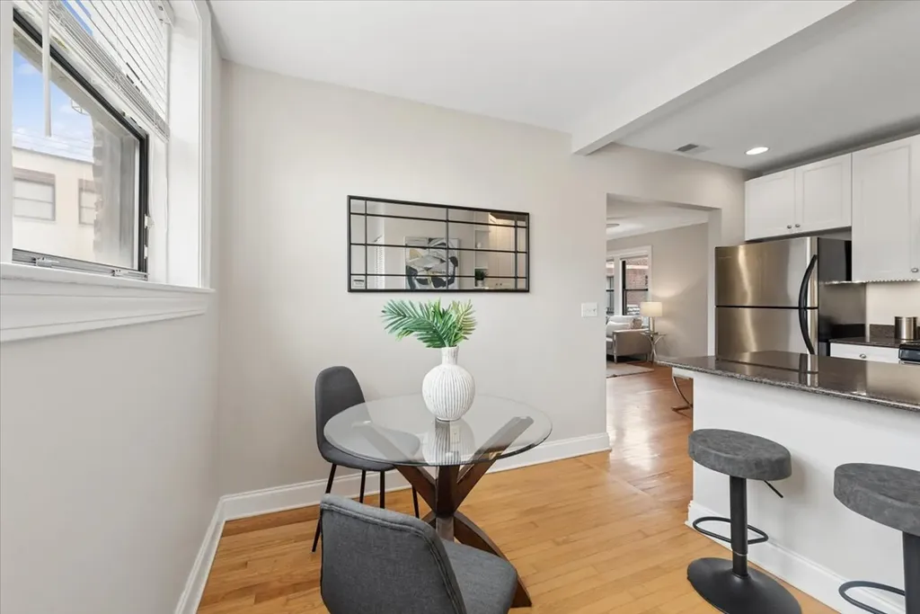1153 West Grace Street Chicago IL 60613