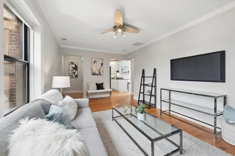 1153 West Grace Street Chicago IL 60613