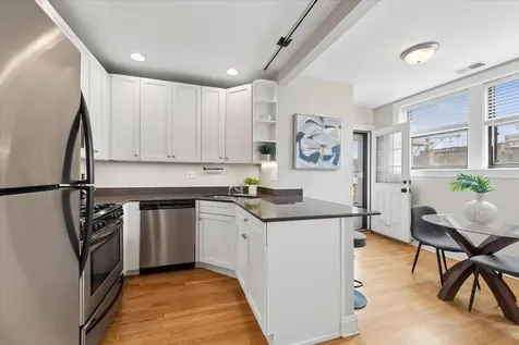 1153 West Grace Street Chicago IL 60613