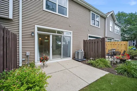 20 Arbordale Court Algonquin IL 60102