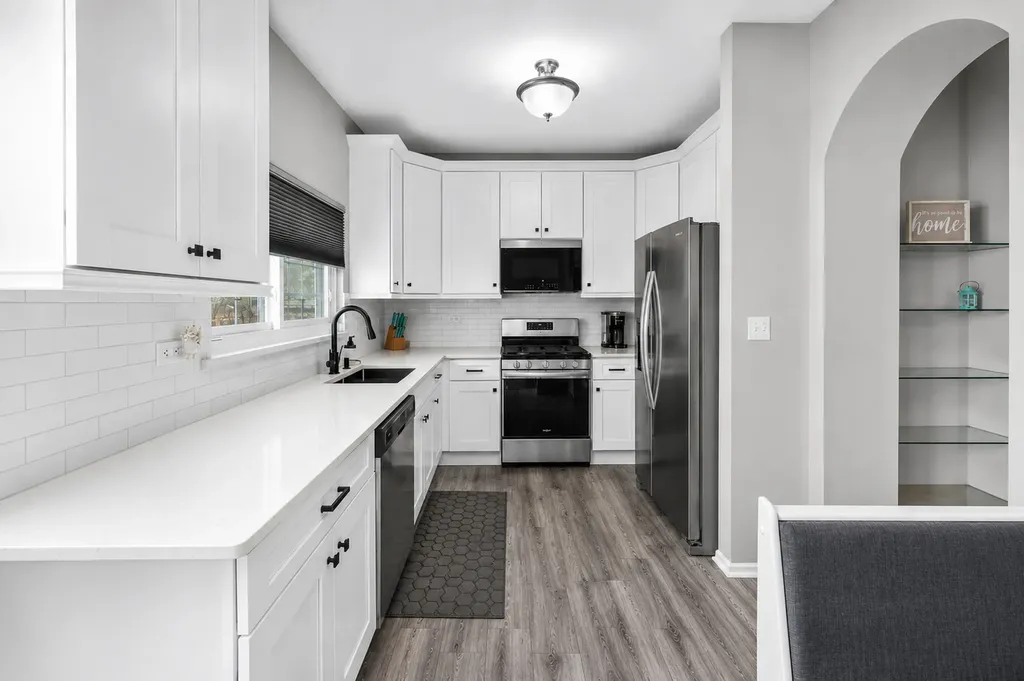 2430 Courtyard Circle Aurora IL 60506