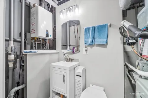 2430 Courtyard Circle Aurora IL 60506