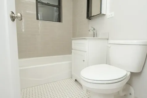 817 West Lakeside Place Chicago IL 60640