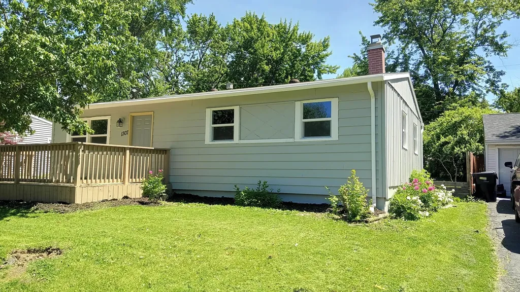1307 Glenwood Road Bloomington IL 61704