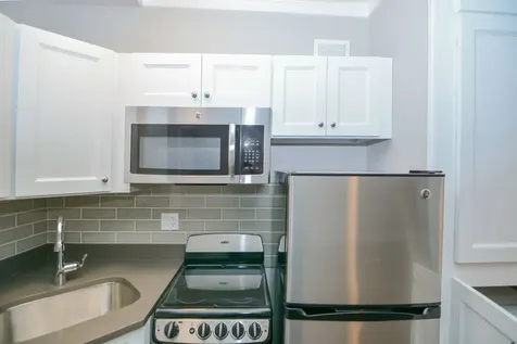 817 West Lakeside Place Chicago IL 60640