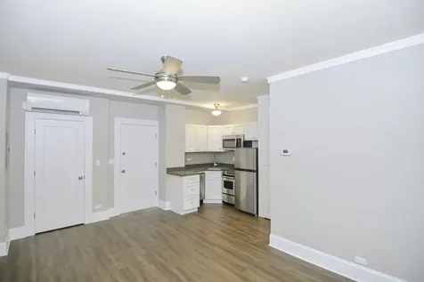817 West Lakeside Place Chicago IL 60640