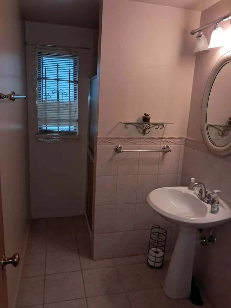 1236 East 85th Street Chicago IL 60619
