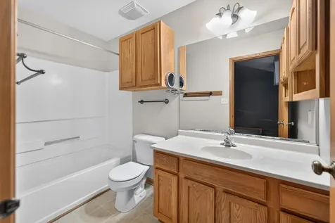 536 Clayton Circle Sycamore IL 60178