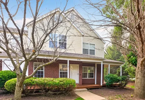 536 Clayton Circle Sycamore IL 60178