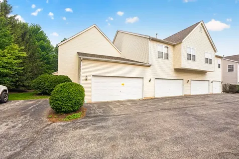 536 Clayton Circle Sycamore IL 60178