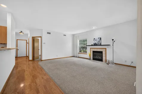 536 Clayton Circle Sycamore IL 60178