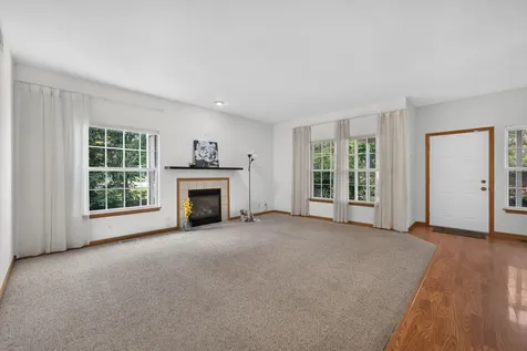 536 Clayton Circle Sycamore IL 60178
