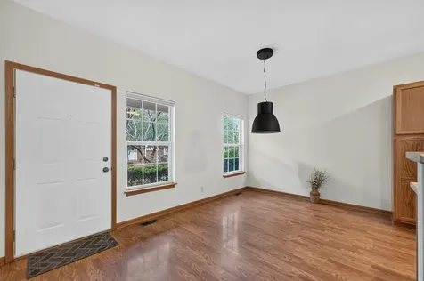 536 Clayton Circle Sycamore IL 60178