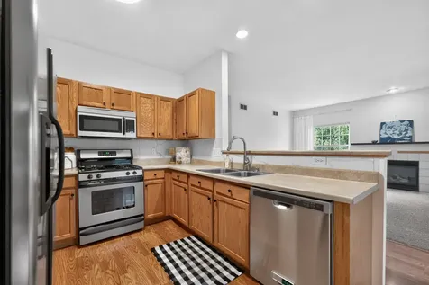 536 Clayton Circle Sycamore IL 60178