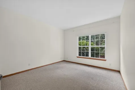 536 Clayton Circle Sycamore IL 60178