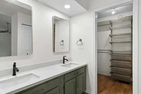 1422 James Court Libertyville IL 60048