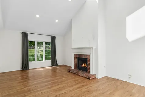 1422 James Court Libertyville IL 60048