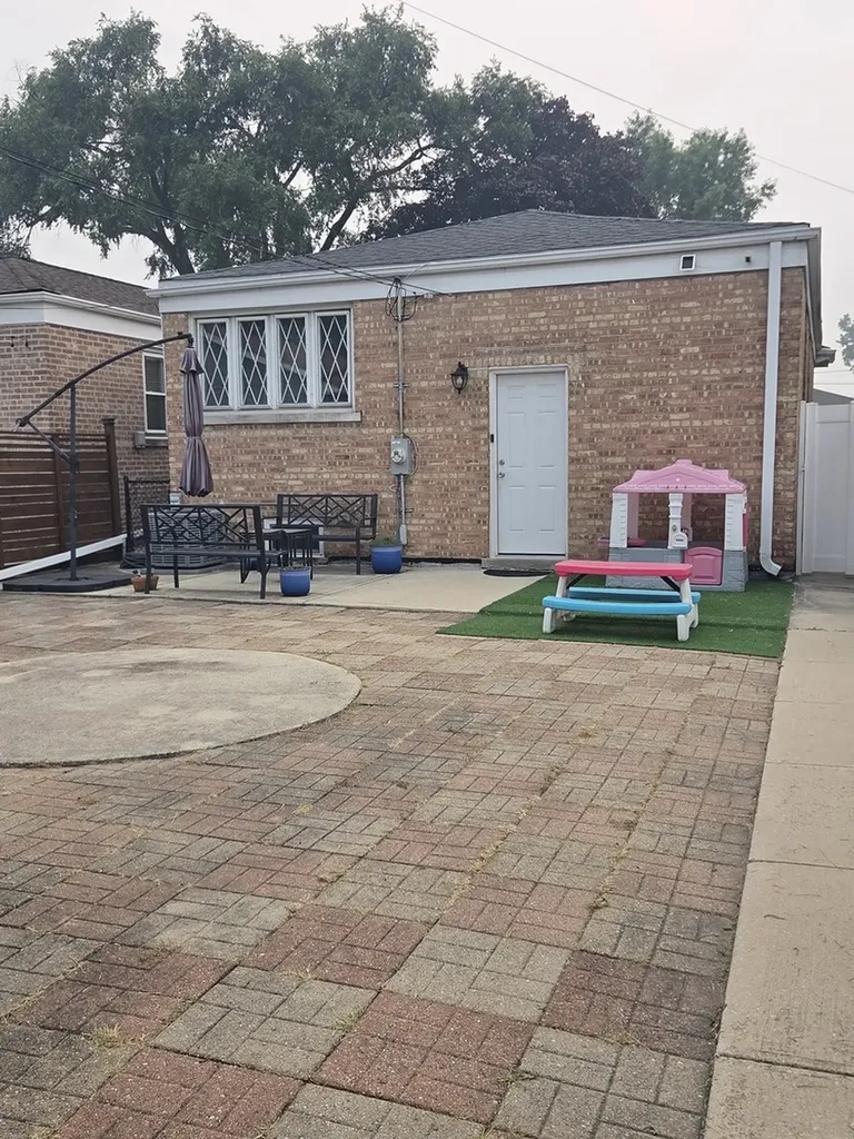5537 South Massasoit Avenue Chicago IL 60638
