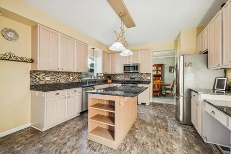 1804 Redwood Lane Mchenry IL 60051