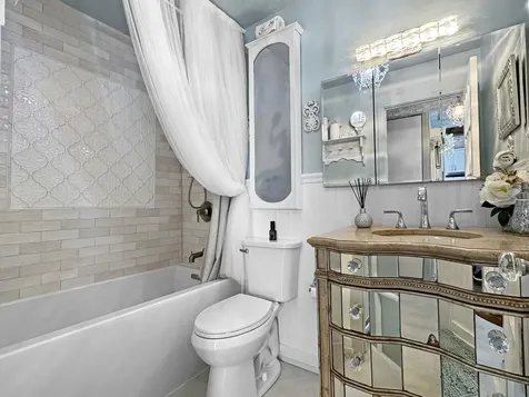 1850 North Clark Street Chicago IL 60614
