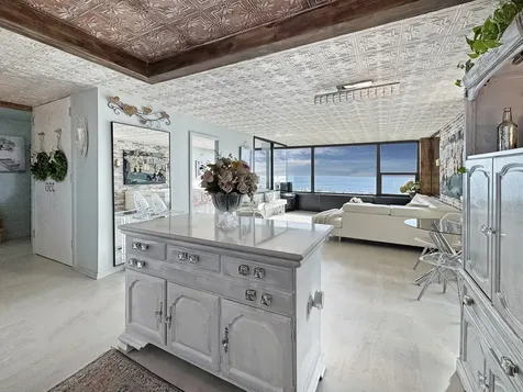 1850 North Clark Street Chicago IL 60614