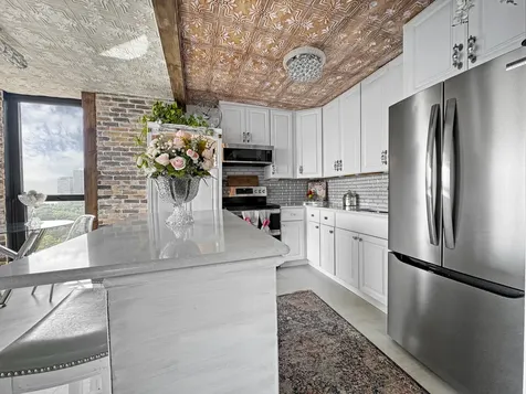 1850 North Clark Street Chicago IL 60614