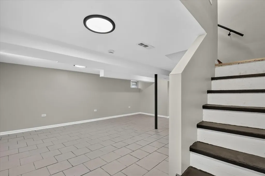 8603 South Exchange Avenue Chicago IL 60617