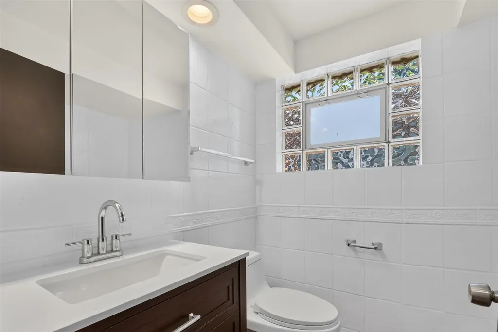 8603 South Exchange Avenue Chicago IL 60617
