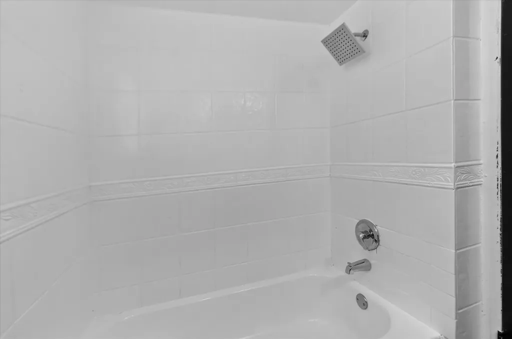 8603 South Exchange Avenue Chicago IL 60617