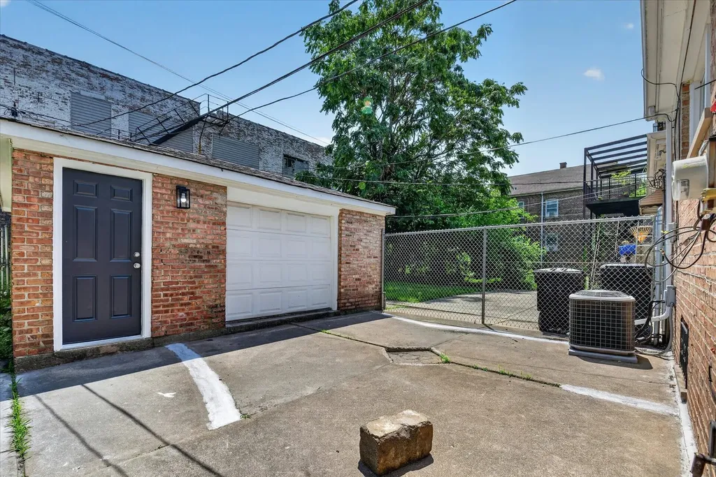 8603 South Exchange Avenue Chicago IL 60617